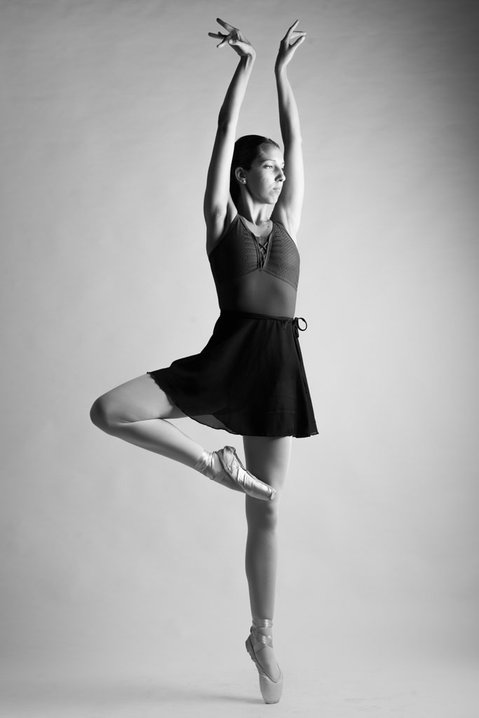 Judit bailarina de ballet y danza contemporanea se une a la agencia de modelos Bewateragency